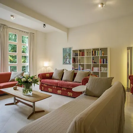 T Oude Koetshuis Vakantiehuis *